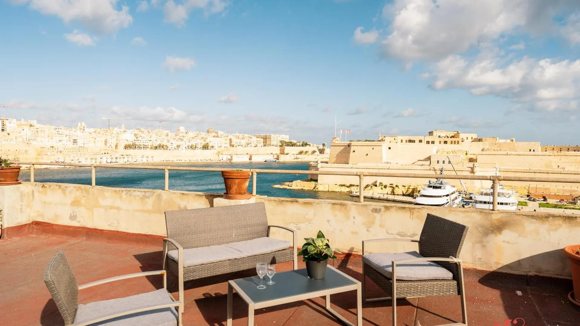 Stunning Holiday Home With Gorgeous Harbour Views سنجليا